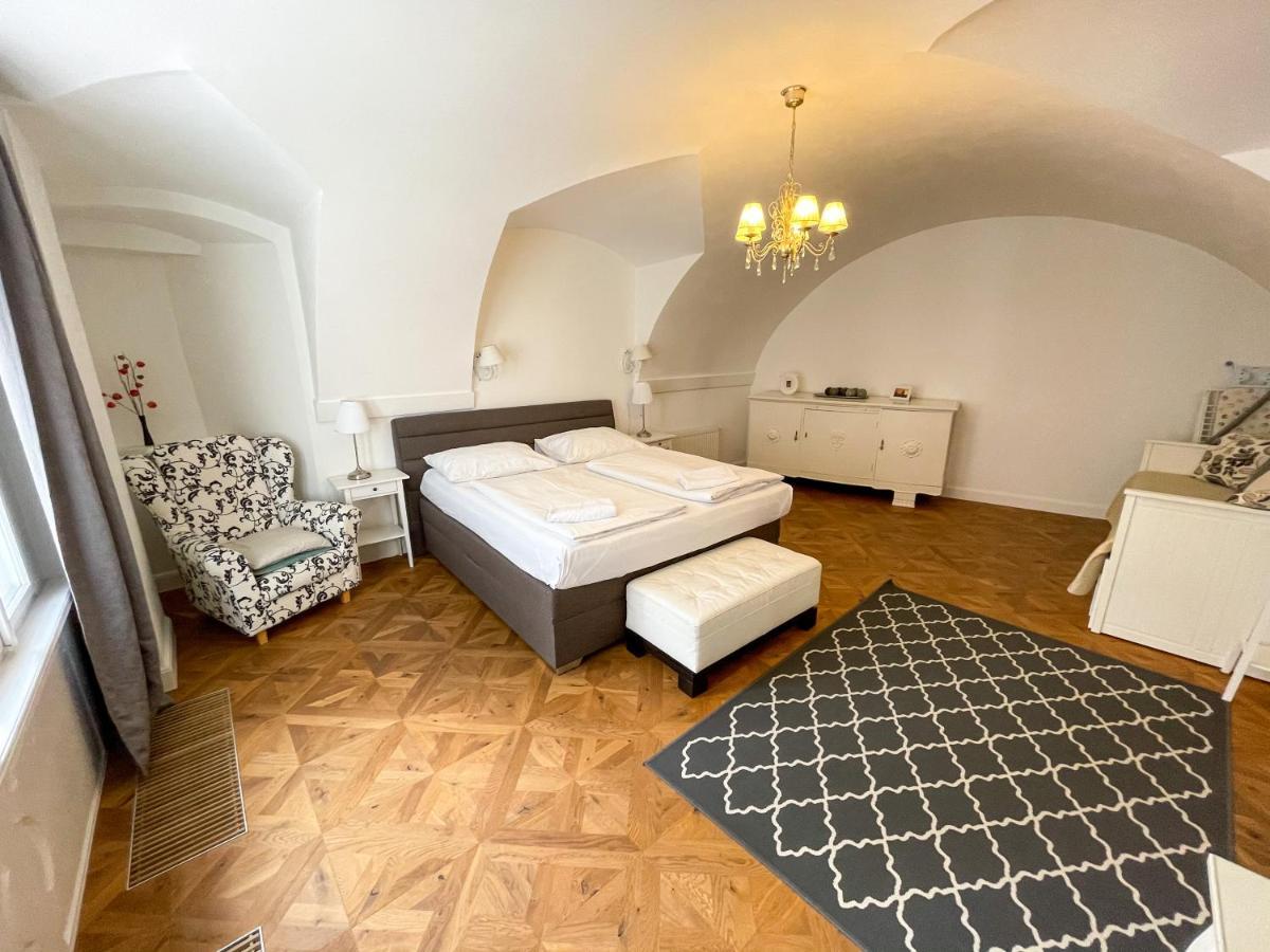 Apartmán U Obecního Dvora 3 - Old Town Praha
